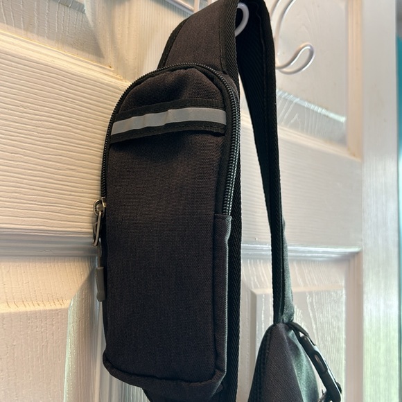 Waterfly Sling Bag - Picture 3 of 8